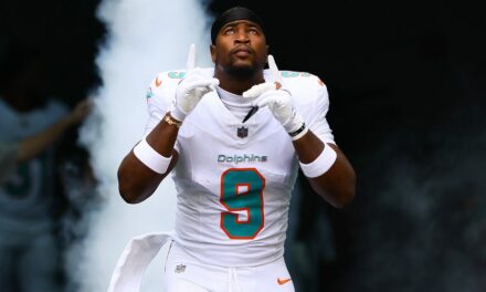 Dolphins’ Jonnu Smith says teammate Calais Campbell is ‘like the LeBron James of the NFL’