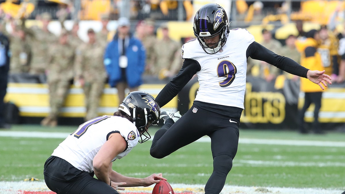 Justin Tucker kicks field goal