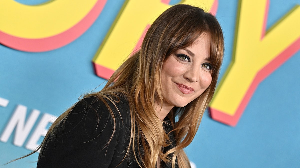 Close up of Kaley Cuoco on the red carpet