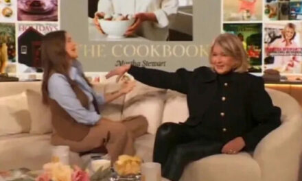 Watch: Martha Stewart Pushes Away Drew Barrymore During Talkshow Appearance — ‘You’re the Wrong Gender’