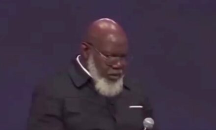 Bishop T.D. Jakes Suffers Medical Emergency During Sermon (VIDEO)