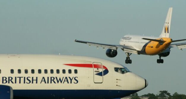 Bomb Disposal Unit: Gatwick Airport Evacuated