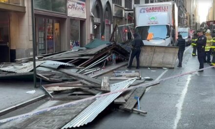 Scaffolding collapse in NYC sends 3 people to the hospital: FDNY