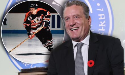 Hall Of Fame Inductee Jeremy Roenick Tells Funny Story About Trip To Bathroom That Made Blackhawks Draft Him