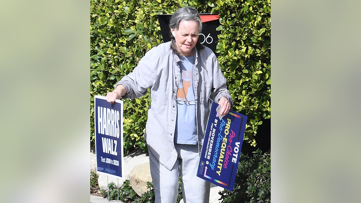 Sally Field holds two signs, one for Harris-Walz and another promoting pro-choice and democracy