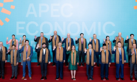 Joe Biden Humilated During APEC Photo, Relagated to Back Corner as China’s Xi Jinping Takes Center Stage