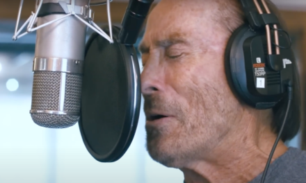 Beautiful: Watch Lee Greenwood Join USAF band, Singing Sergeants for Moving Rendition of ‘God Bless the USA’