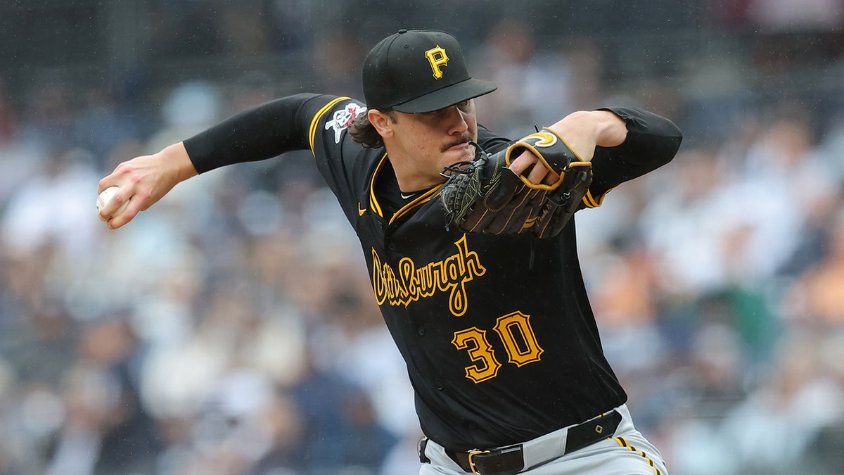 Paul Skenes pitching