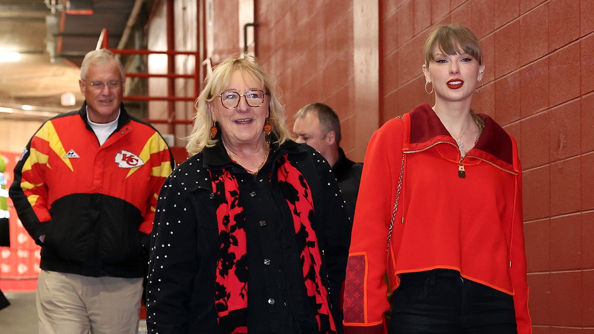 Taylor Swift and Donna Kelce