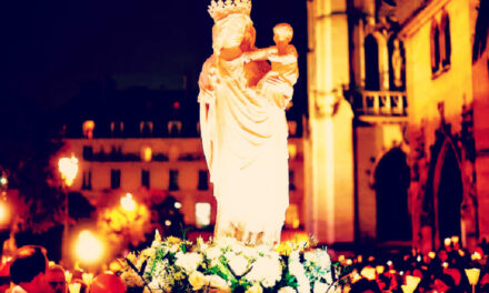 ‘The Virgin of Paris’: Medieval Statue of the Virgin Mary With Baby Jesus, That Survived the 2019 Fire, Is Returned to the Notre Dame Cathedral Ahead of December Grand Reopening