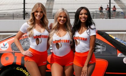 Transgender Woman Seeking Employment Is Suing A New York Hooters For Discrimination