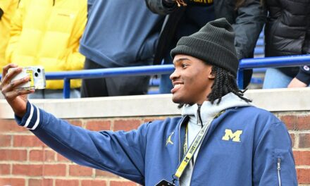 Michigan’s new No. 1 recruit photographed with subject of sign-stealing scandal before Wolverines’ game