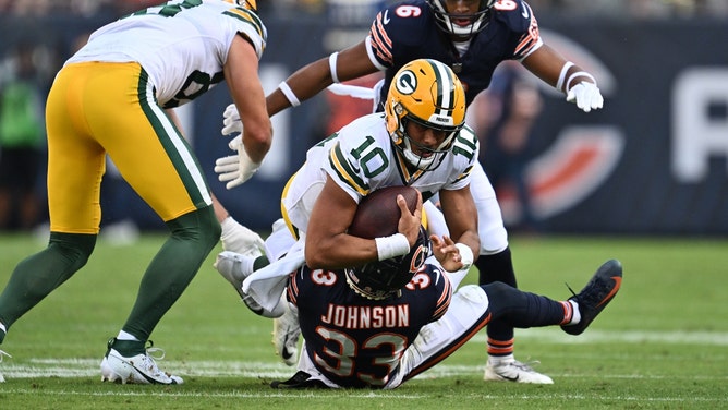 The Chicago Bears +5.5 over the Green Bay Packers is one of my picks in NFL Week 11 of the Circa Million VI. (Jamie Sabau-Imagn Images)