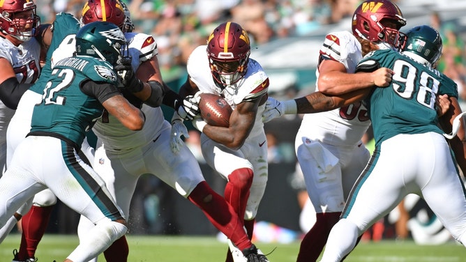 Washington Commanders RB Brian Robinson Jr. runs the ball on the Philadelphia Eagles. (Eric Hartline-USA TODAY Sports)