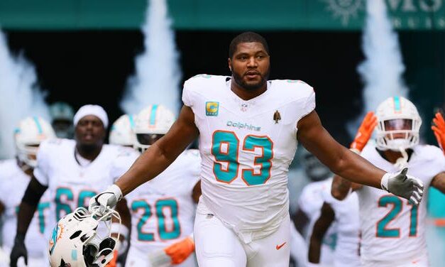 Mike McDaniel Threw An ‘Adult Temper Tantrum’ To Stop Dolphins GM From Trading Calais Campbell