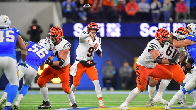 Cincinnati Bengals QB Joe Burrow rips a pass down the middle against the Los Angeles Chargers at SoFi Stadium. (Gary A. Vasquez-Imagn Images) 