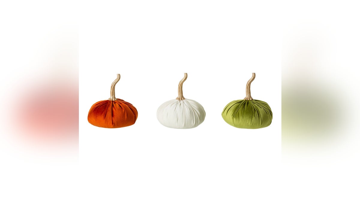 A three-piece velvet pumpkin adds a softer and elegant vibe. 