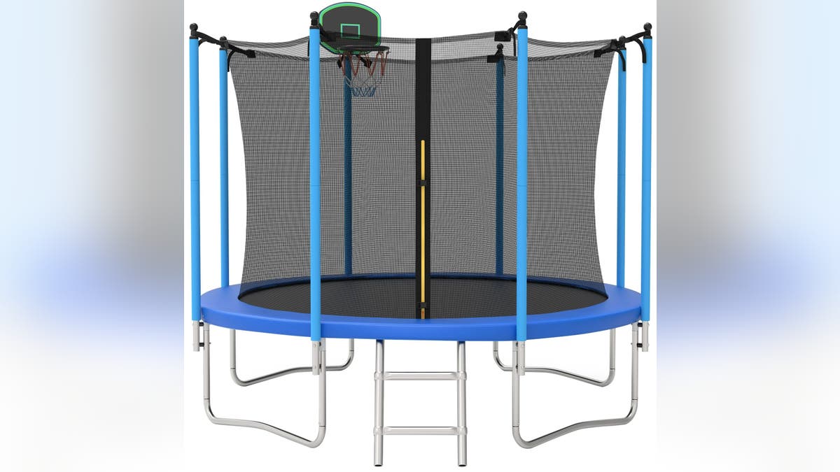 This SEGMART 10ft trampoline comes with a gap-free enclosed net.