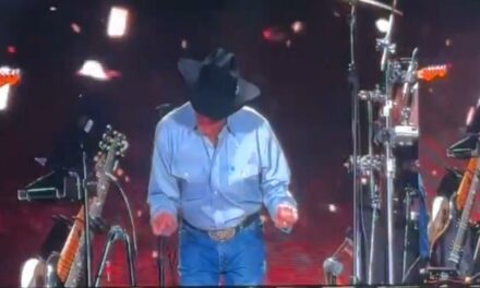 America’s King of Country Music George Strait Breaks the Internet After He Does Trump Dance at Vegas Concert (VIDEO)