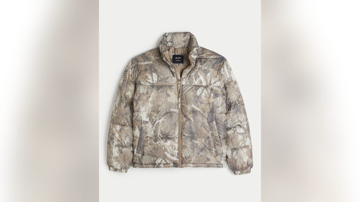 A classic puffer jacket in a cool camo. 