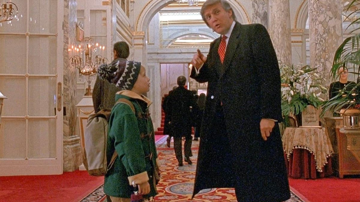 donald trump and macaulay culkin in home alone 2