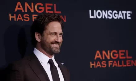 Gerard Butler goes from action hero to singing Santa in Christmas mash-up