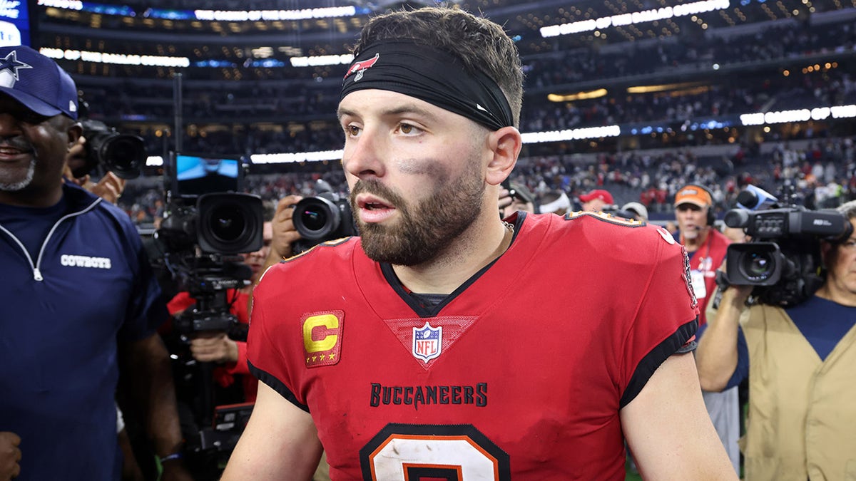 Baker Mayfield walks off