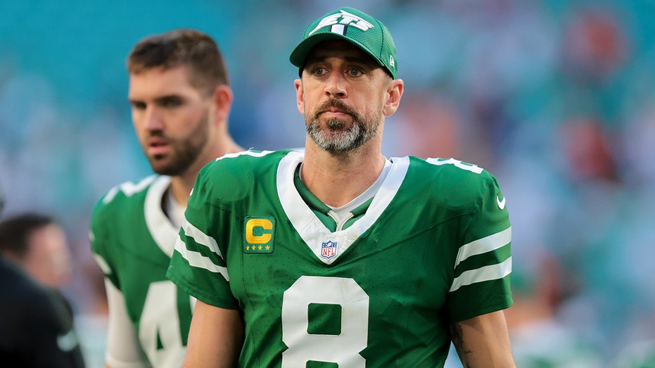 Jets’ Aaron Rodgers shares thoughts on drones flying over New Jersey: ‘What the hell is that?’