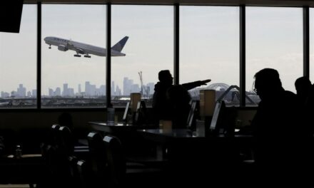 TSA Failure? Body Found in Wheel Well of United Flight From Chicago to Maui