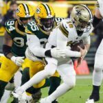 Packers clinch playoff spot with dominating win over Saints