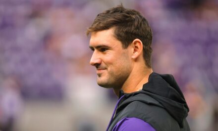 Vikings’ Daniel Jones gives former Giants teammates Christmas gifts despite being released: report