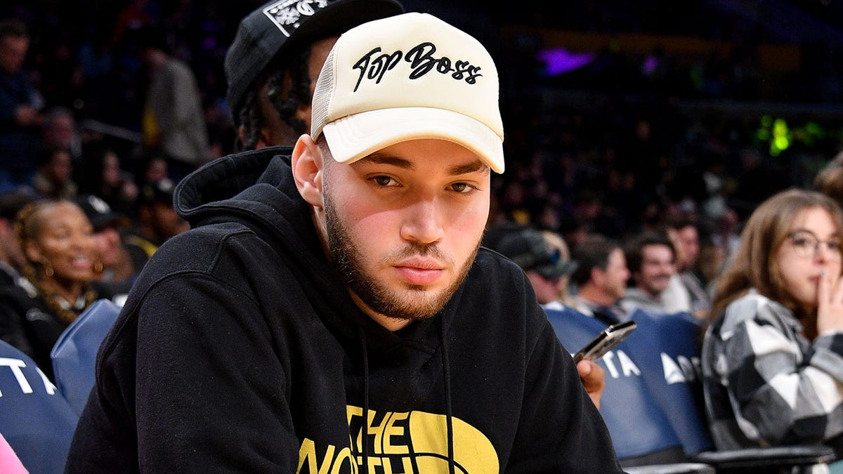 Adin Ross at a Lakers game