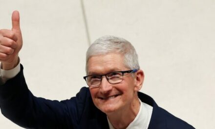 Apple CEO Tim Cook Joins the Parade of Tech Titans Visiting Trump at Mar-A-Lago