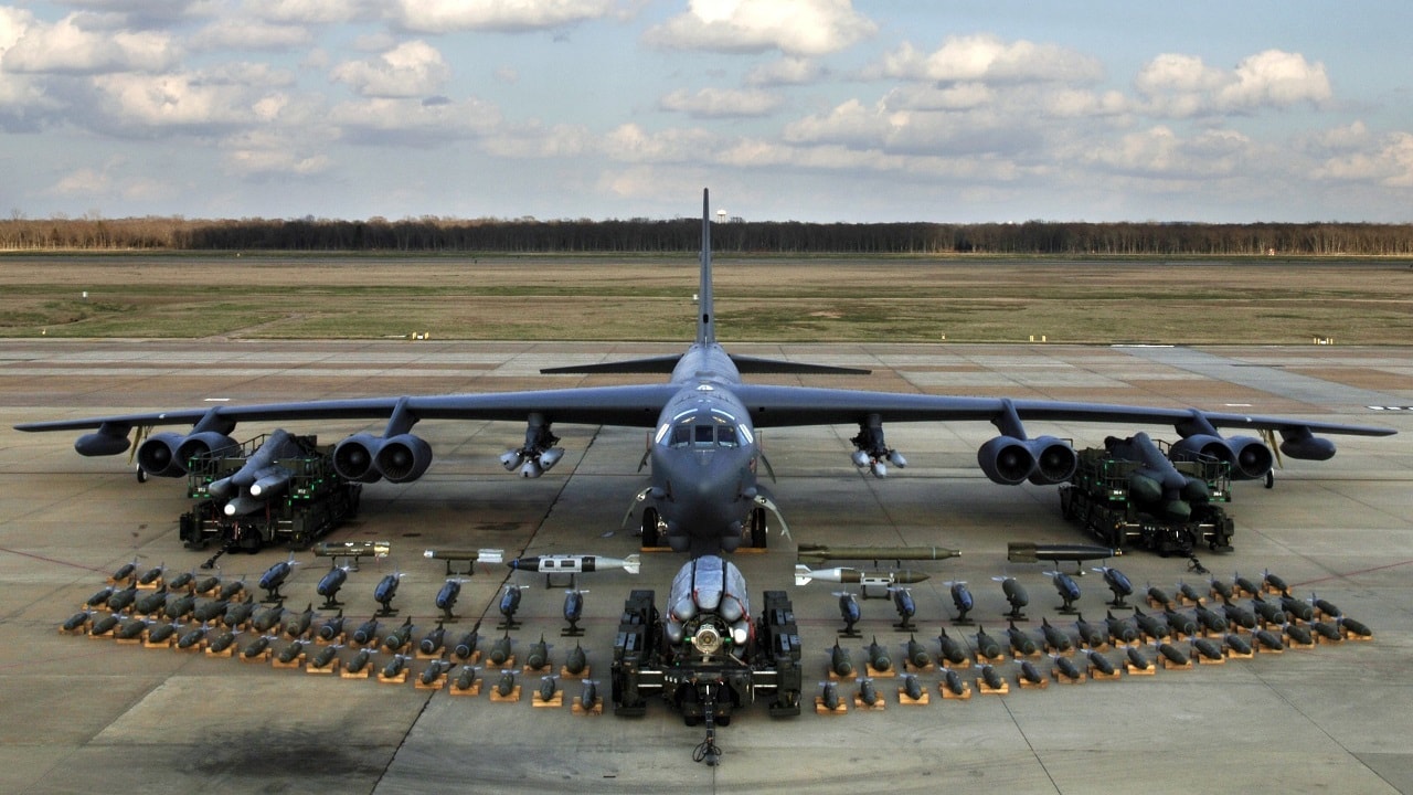 Boeing B-52 static display with weapons, Barksdale AFB 2006. Image: Creative Commons.