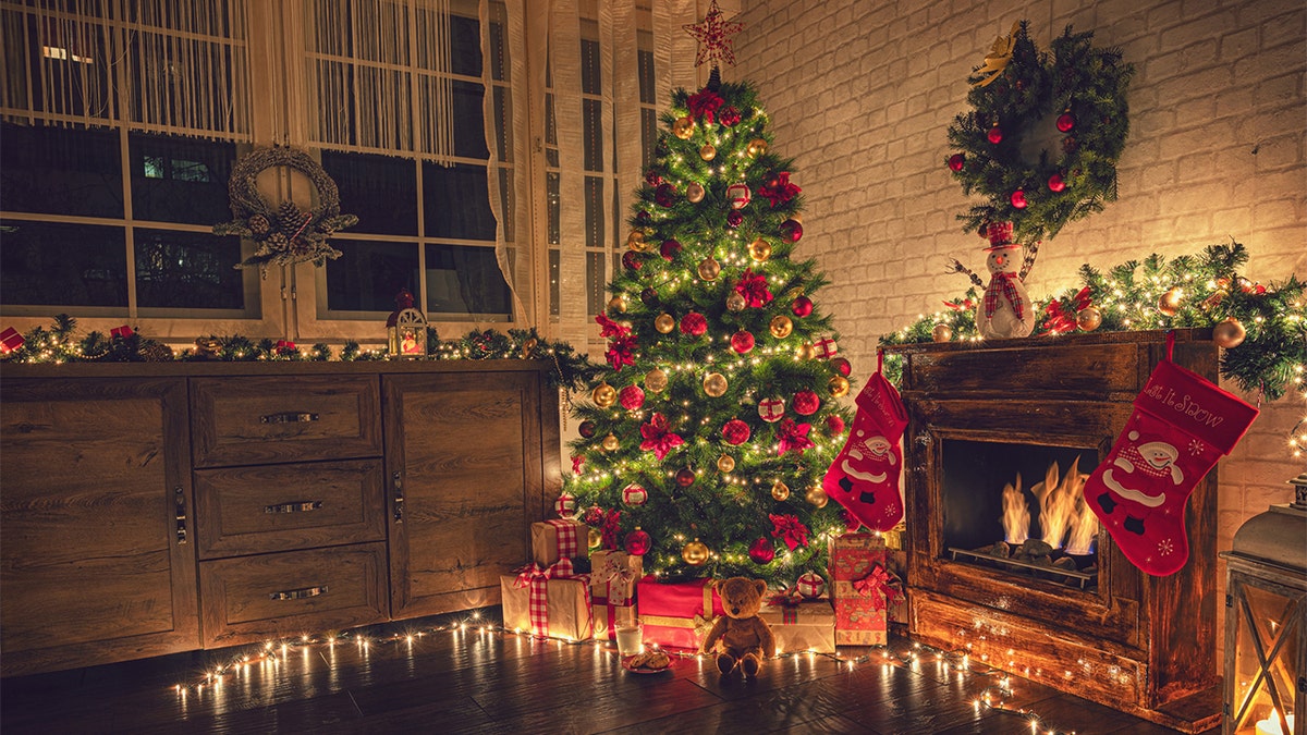 Christmas tree with gifts