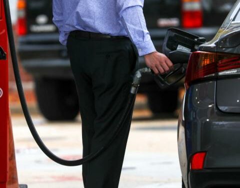 National gas prices drop below $3 a gallon just before Christmas travel