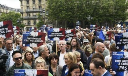 French prime minister ousted in no-confidence vote