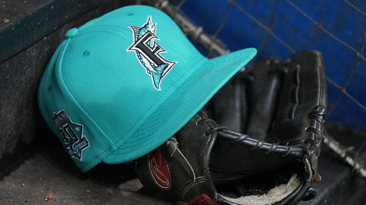 A Marlins hat