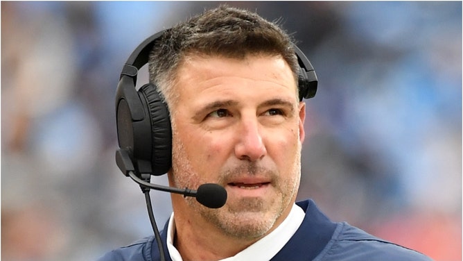 Wisconsin Badgers football coach Luke Fickell says former Titans head coach Mike Vrabel will start spending time around the program. (Credit: USA Today Sports Network)