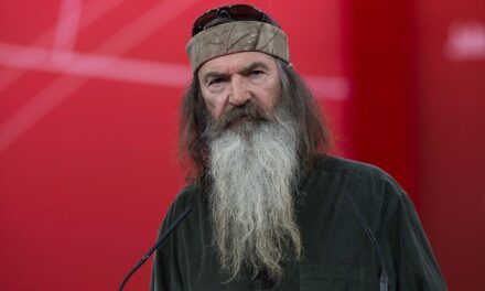 ‘Duck Dynasty’ star Phil Robertson forces himself to eat as he battles Alzheimer’s, plans to ‘keep the faith’