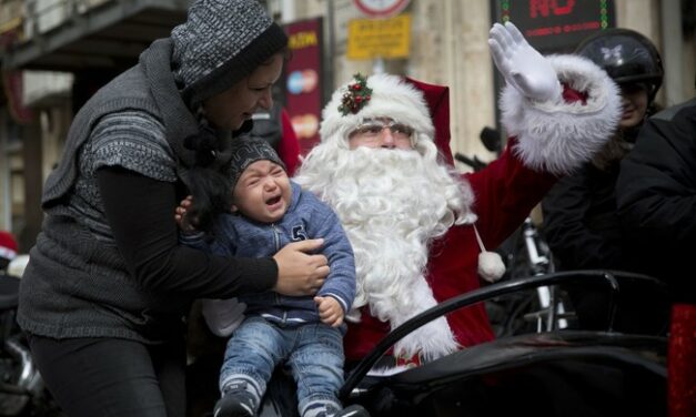 No White Christmas Here: Santa in the Amazon