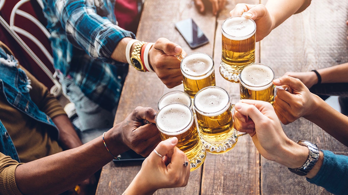 friends cheersing beer