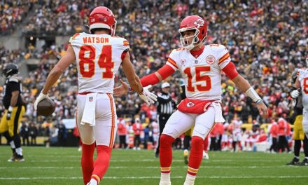 Chiefs clinch No. 1 seed, first-round bye in playoffs with dominant win over Steelers