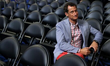 Clinton ally Anthony Weiner files to run for office in NYC, counting on voters to overlook child-sexting conviction