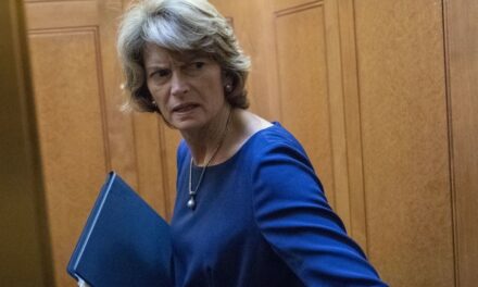 Sen. Lisa Murkowski Shows Off Her ‘FAMOUS’ PB&J and Hilarity Ensues