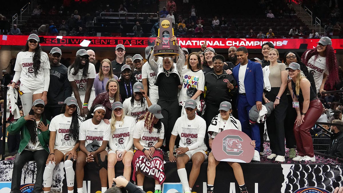 Dawn Staley hoists trophy