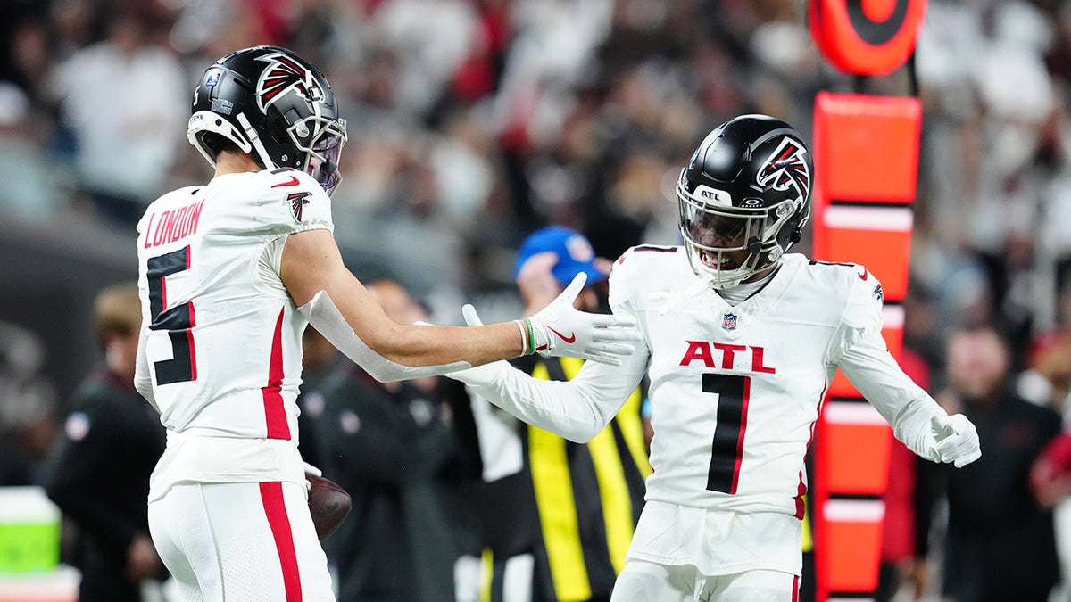 Drake London and Darnell Mooney celebrate