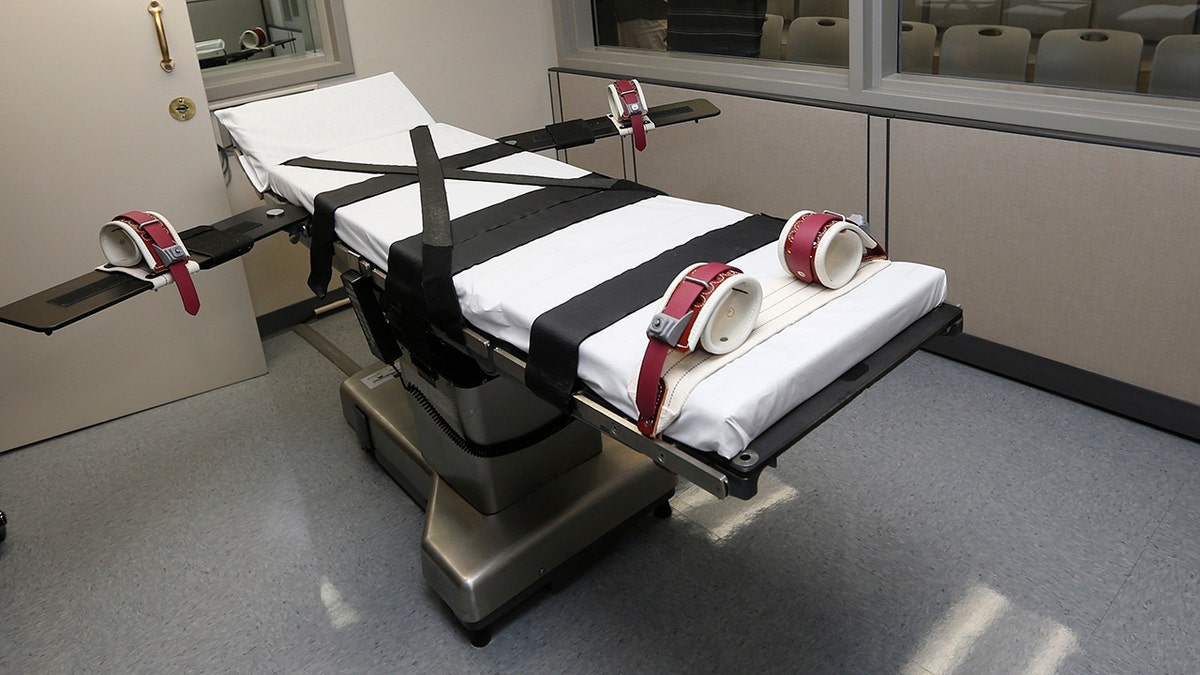 A gurney in the execution room of a penitentiary.