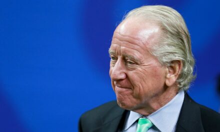 Archie Manning walks back comments about wanting grandson Arch to play for the Cowboys