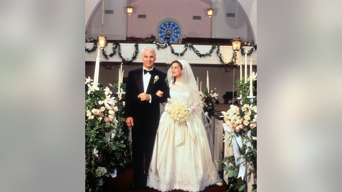 steve martin and kimberly williams in father of the bride